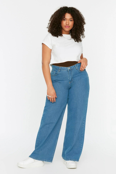 شلوار جین بگ سایز بزرگ زنانه آبی روشن برند Trendyol Curve 