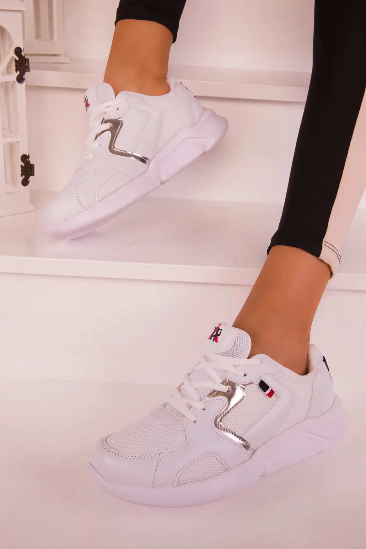 کفش ورزشی زنانه سفید نقره ای برند Soho Exclusive 