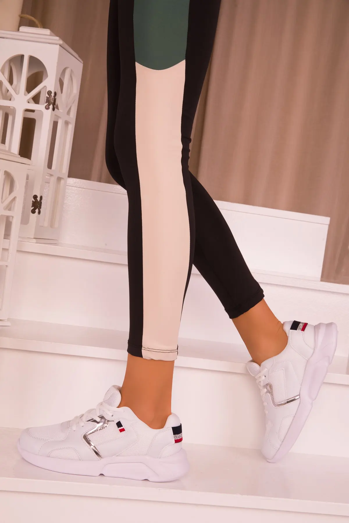 کفش ورزشی زنانه سفید نقره ای برند Soho Exclusive 