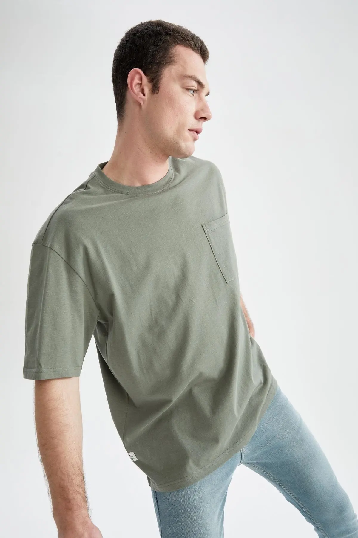 تیشرت اور سایز تک جیب مردانه زیتونی برند Defacto 