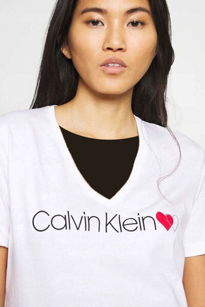 تیشرت یقه V چاپ دار زنانه سفید برند Calvin Klein