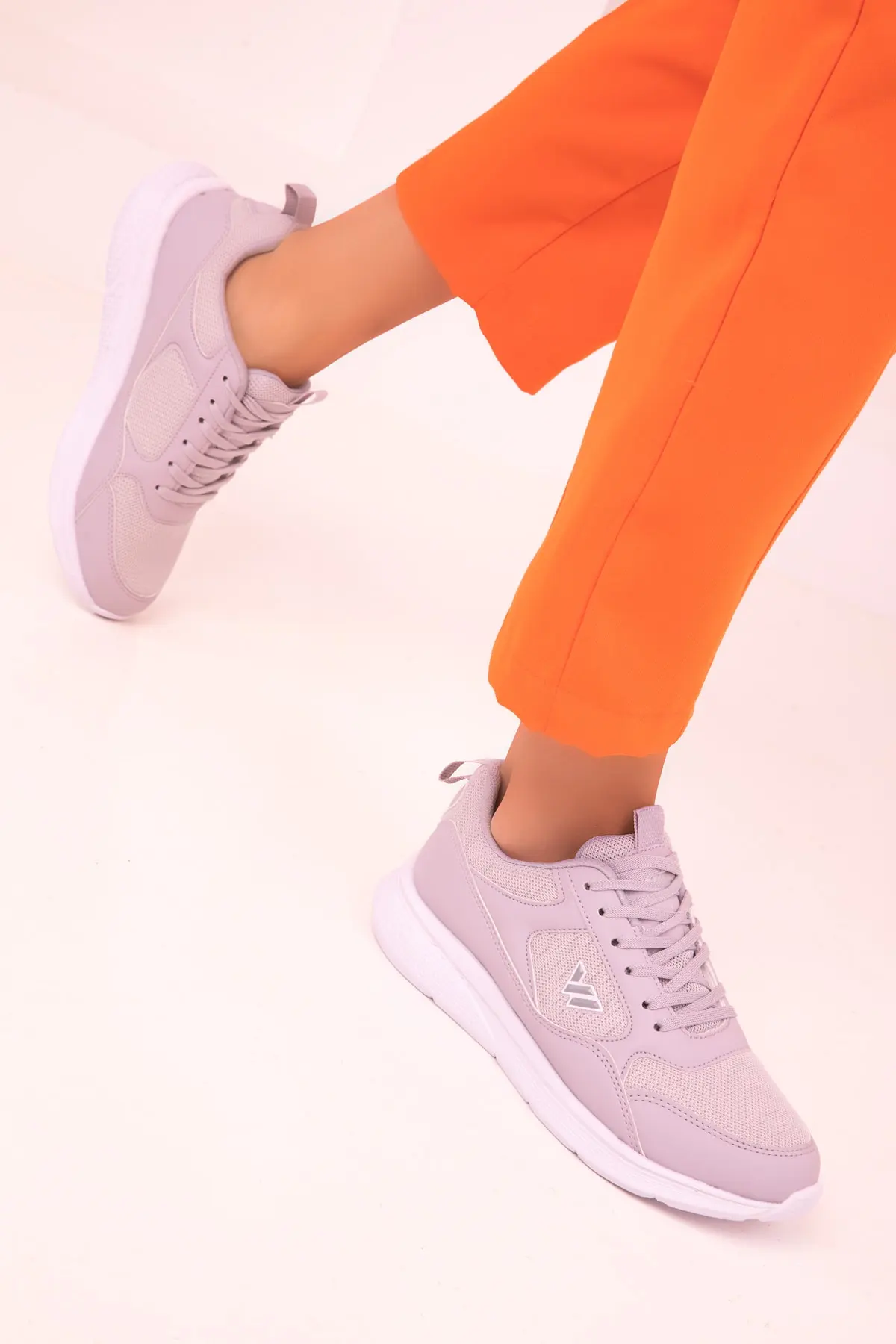 کفش ورزشی زنانه یاسی روشن برند Soho Exclusive