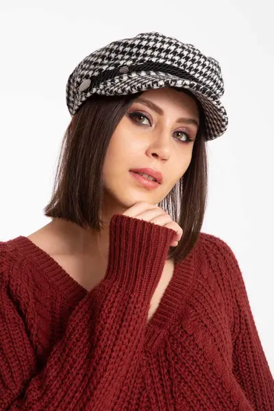 کلاه کاپیتانی فوتر طرح دار زنانه سفید مشکی