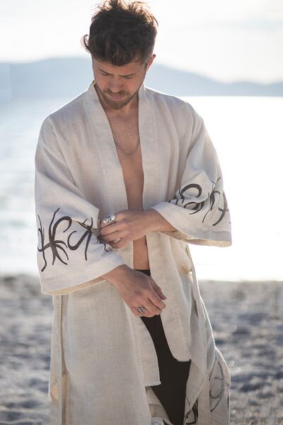 کیمونو مردانه تابستانی سنتی دست دوز طرح دار بژ برند Mojo 