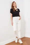 شلوار جین مام فیت زنانه سفید برند TRENDYOLMİLLA 